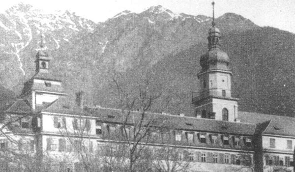 1945: trasferimento della scuola a Dorf Tirol